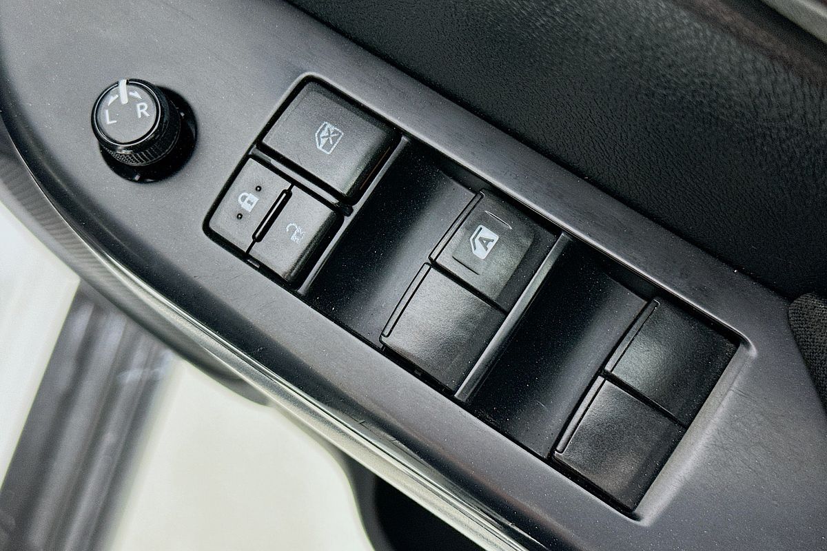 2019 Toyota HILUX SR (4x4) GUN126R MY19 4X4