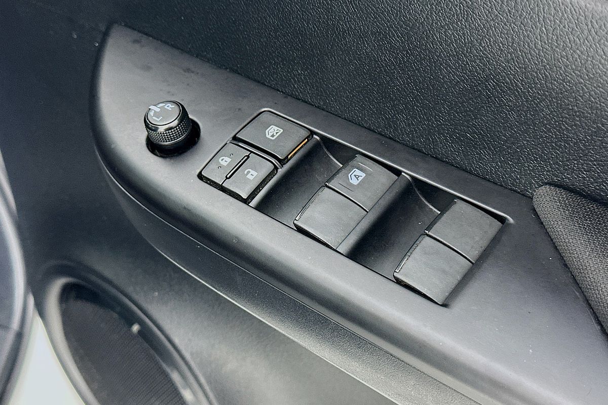 2019 Toyota HILUX SR GUN126R 4X4