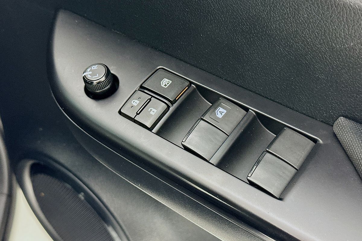 2019 Toyota HILUX SR (4x4) GUN126R MY19 4X4