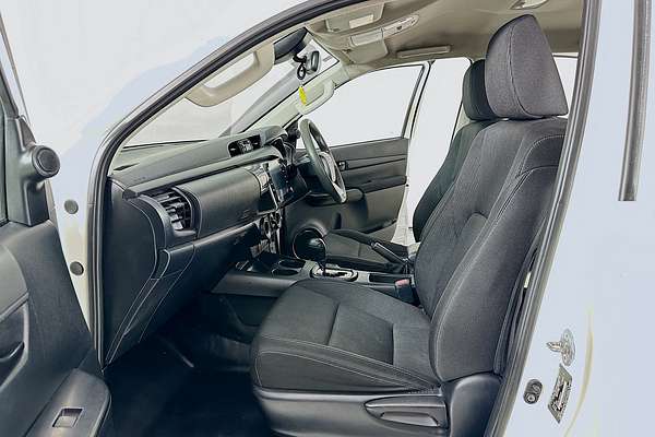 2020 Toyota HILUX SR (4x4) GUN126R FACELIFT 4X4