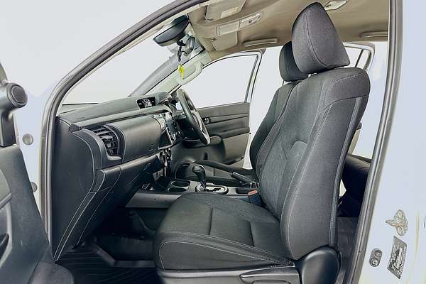 2020 Toyota HILUX SR (4x4) GUN126R FACELIFT 4X4