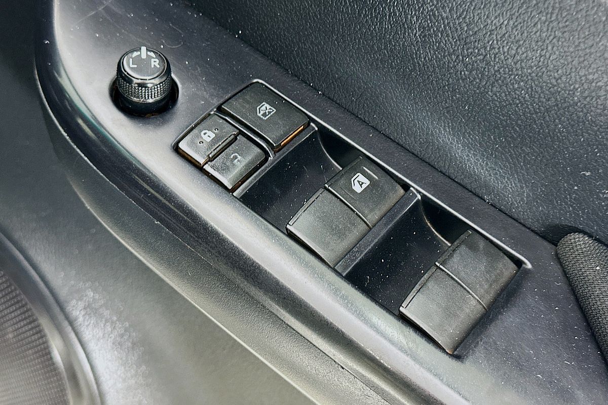 2021 Toyota HILUX SR (4x4) GUN126R FACELIFT 4X4