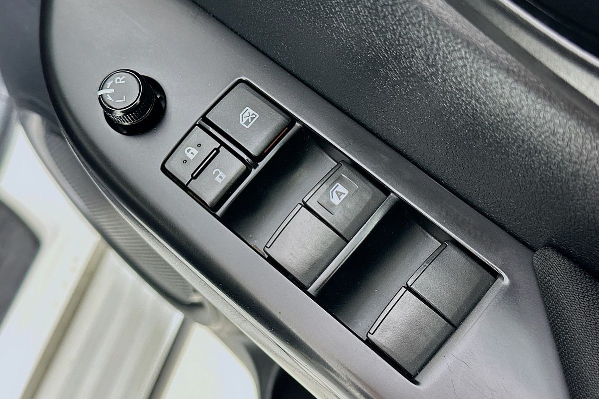 2019 Toyota HILUX SR (4x4) GUN126R MY19 UPGRADE 4X4