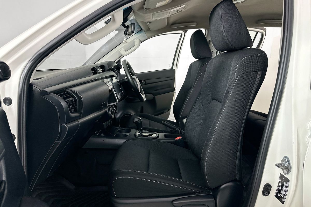 2021 Toyota HILUX SR (4x4) GUN126R FACELIFT 4X4