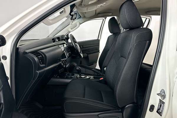 2021 Toyota HILUX SR (4x4) GUN126R FACELIFT 4X4