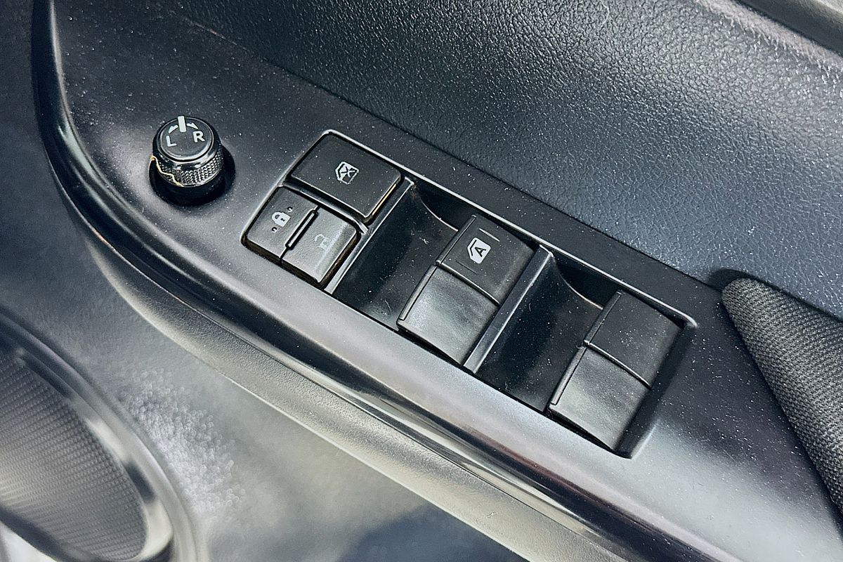 2019 Toyota HILUX SR (4x4) GUN126R MY19 4X4