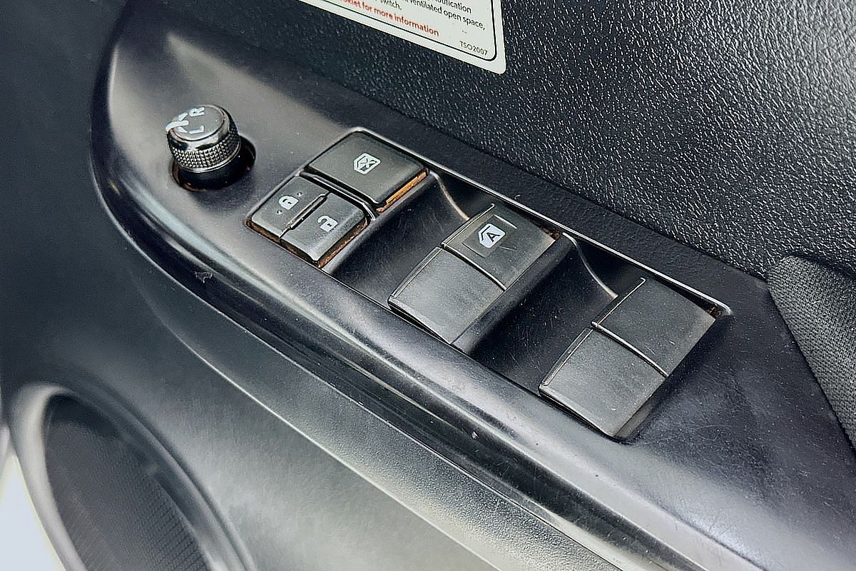2021 Toyota HILUX SR (4x4) GUN126R FACELIFT 4X4