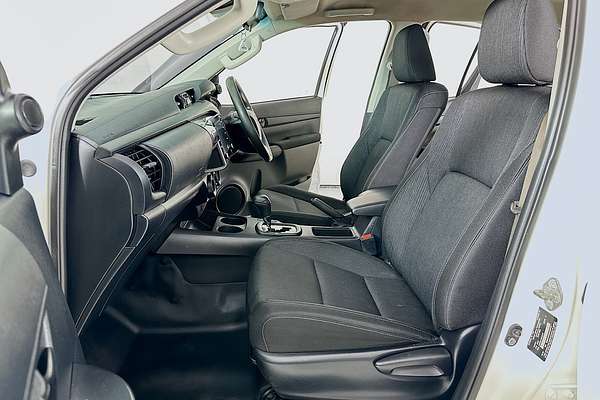 2020 Toyota HILUX SR (4x4) GUN126R FACELIFT 4X4