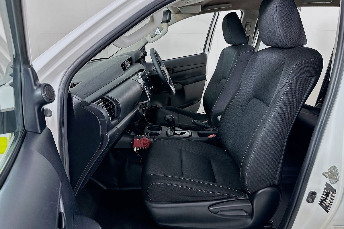 2021 Toyota HILUX SR (4x4) GUN126R FACELIFT 4X4