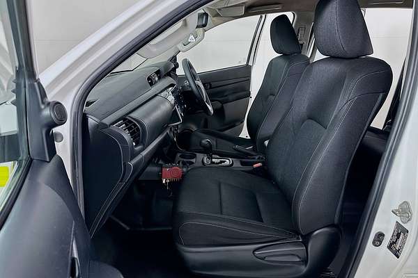 2021 Toyota HILUX SR (4x4) GUN126R FACELIFT 4X4