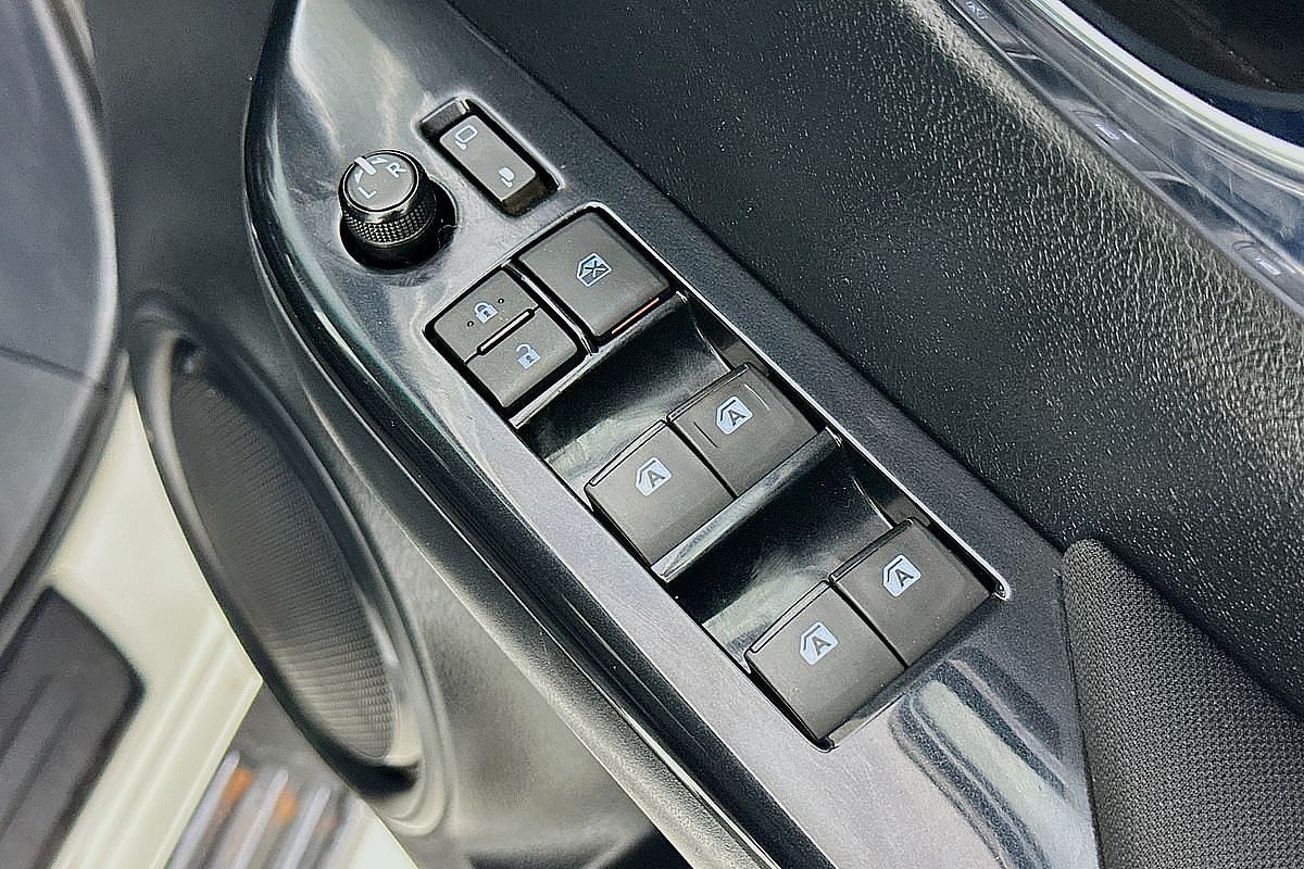 2021 Toyota HILUX SR5 (4x4) GUN126R FACELIFT 4X4