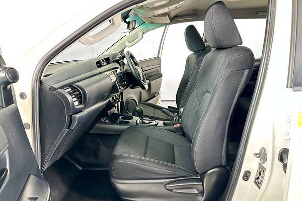 2021 Toyota HILUX SR (4x4) GUN126R FACELIFT 4X4