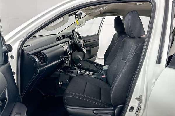 2020 Toyota HILUX SR (4x4) GUN126R FACELIFT 4X4