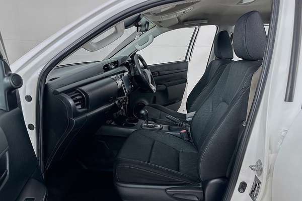 2020 Toyota HILUX SR (4x4) GUN126R FACELIFT 4X4