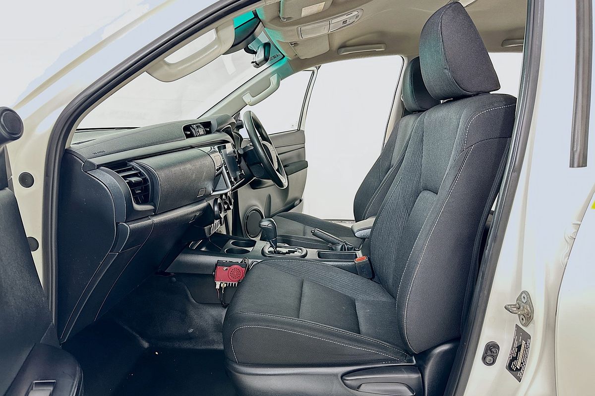 2021 Toyota HILUX SR (4x4) GUN126R FACELIFT 4X4