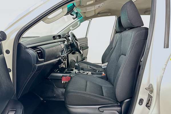 2021 Toyota HILUX SR (4x4) GUN126R FACELIFT 4X4