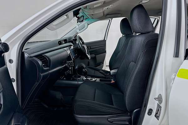 2021 Toyota HILUX SR (4x4) GUN126R FACELIFT 4X4