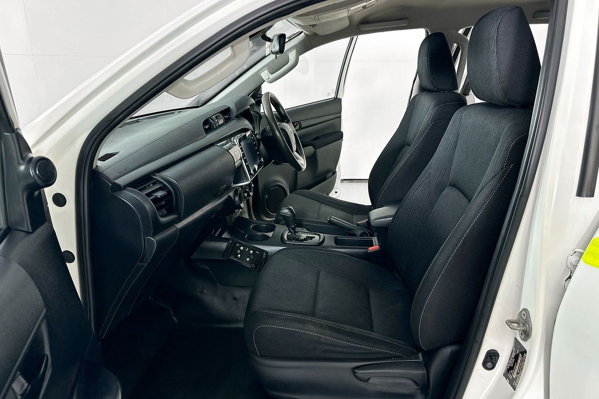 2021 Toyota HILUX SR (4x4) GUN126R FACELIFT 4X4