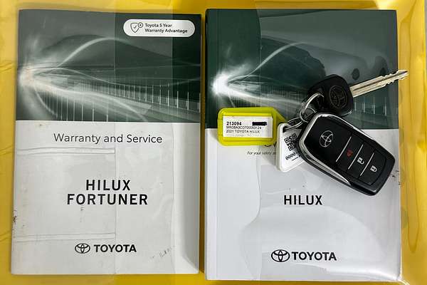 2021 Toyota HILUX SR5 (4x4) GUN126R FACELIFT 4X4