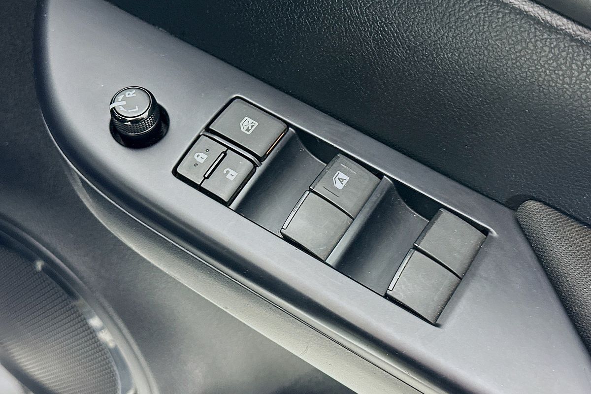 2024 Toyota HILUX SR GUN126R 4X4
