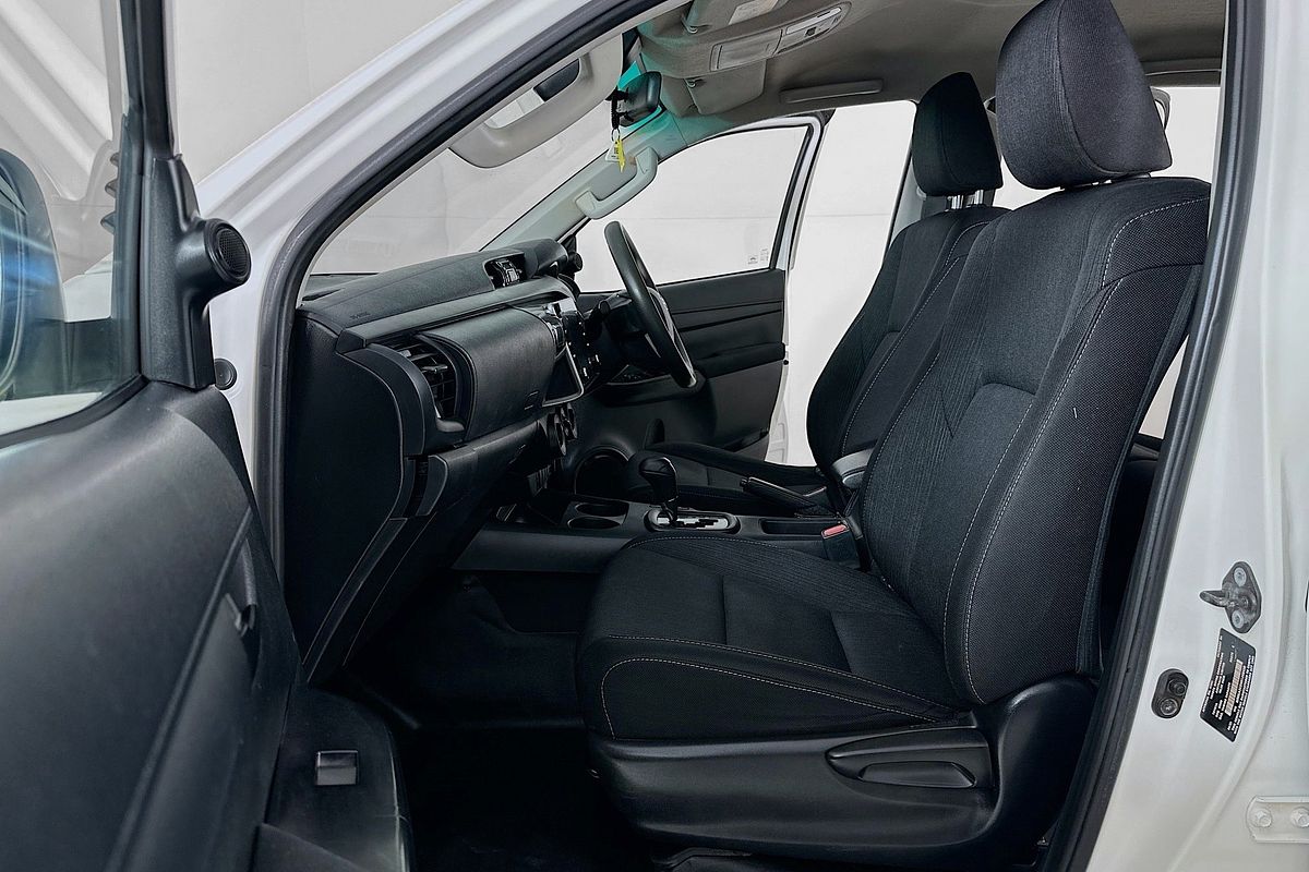 2021 Toyota HILUX SR (4x4) GUN126R FACELIFT 4X4