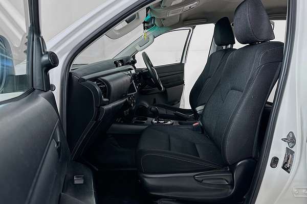 2021 Toyota HILUX SR (4x4) GUN126R FACELIFT 4X4