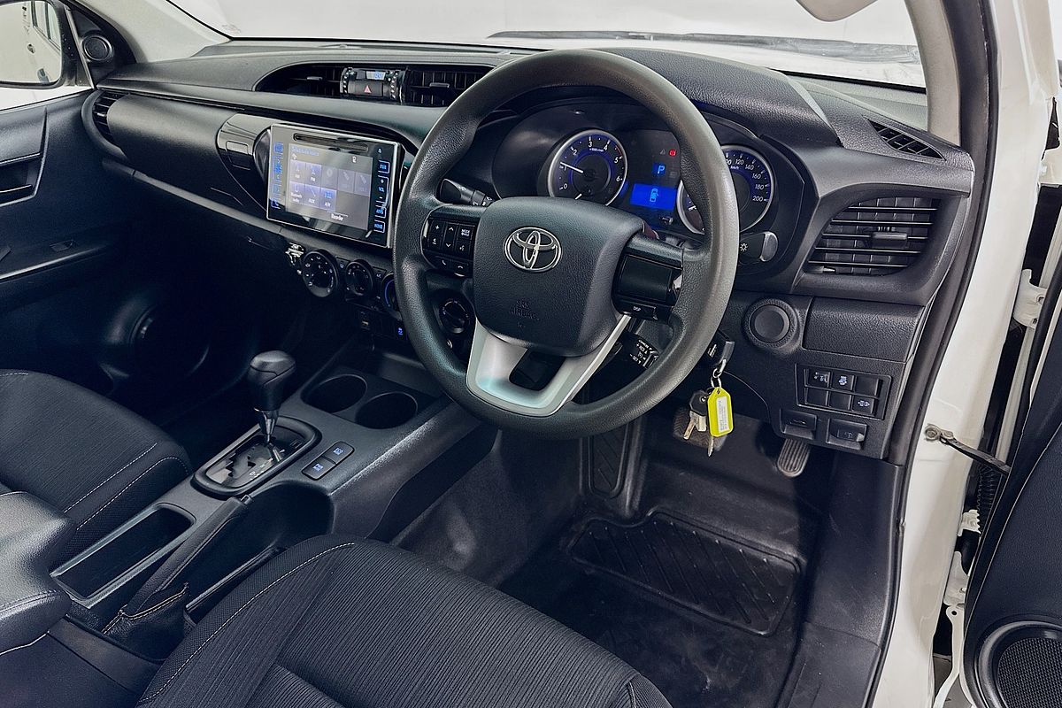 2019 Toyota HILUX SR (4x4) GUN126R MY19 4X4