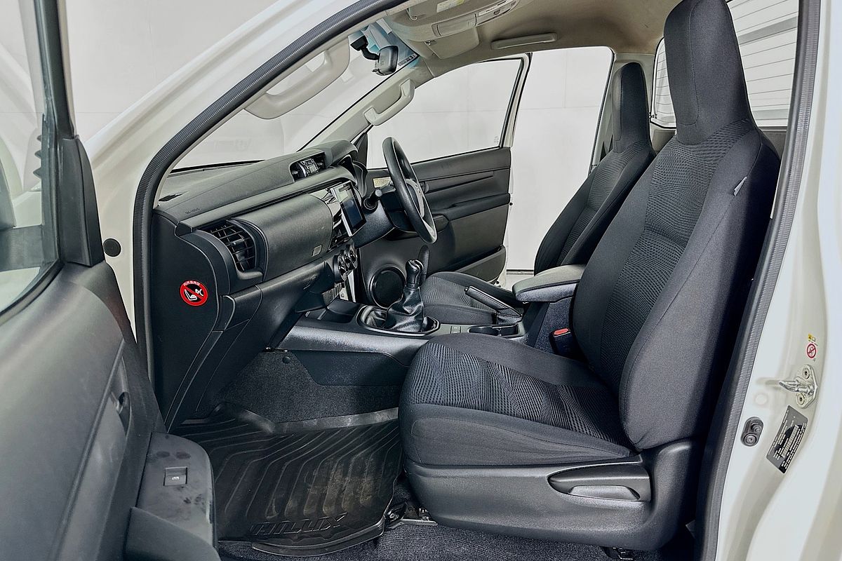 2016 Toyota HILUX SR (4x4) GUN126R 4X4