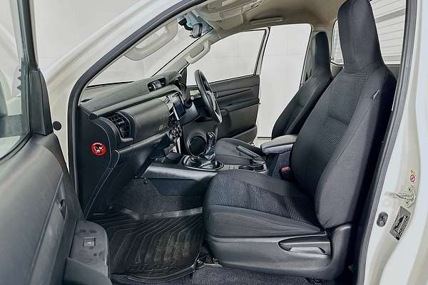 2016 Toyota HILUX SR (4x4) GUN126R 4X4