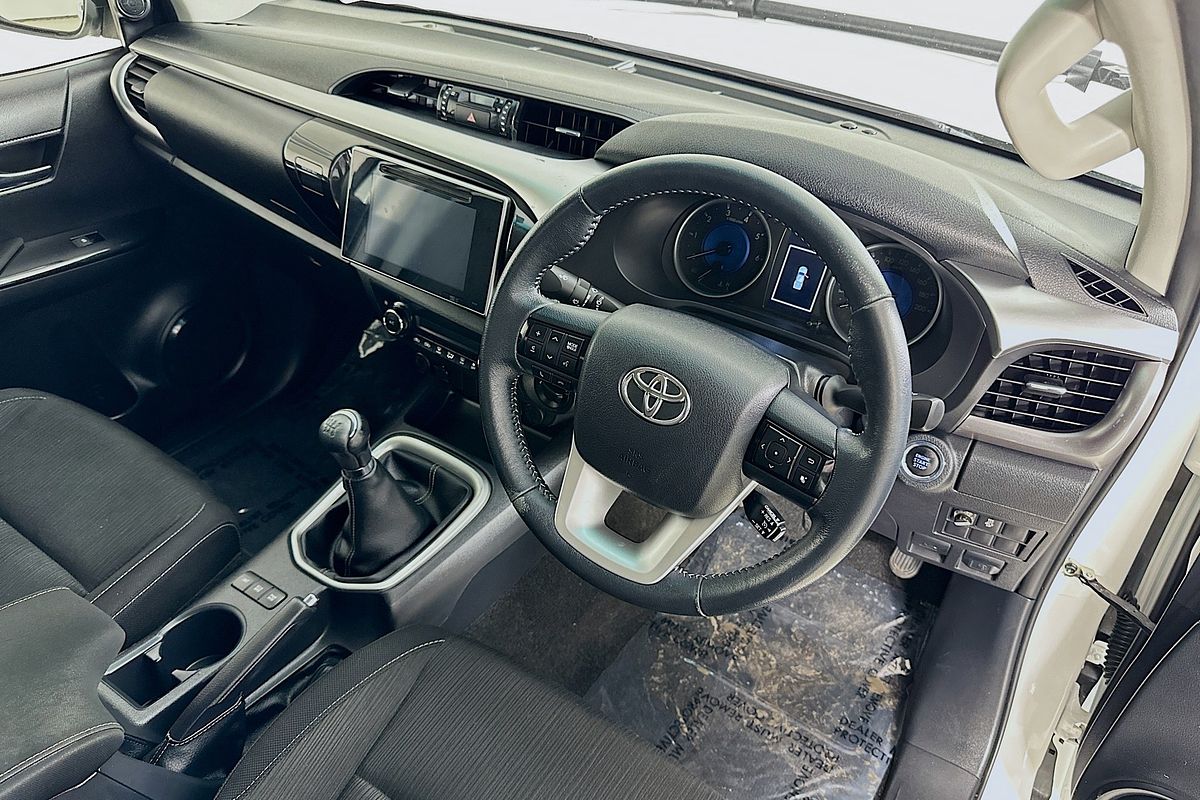 2016 Toyota HILUX SR5 (4x4) GUN126R 4X4