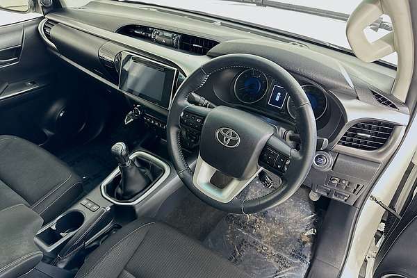 2016 Toyota HILUX SR5 (4x4) GUN126R 4X4