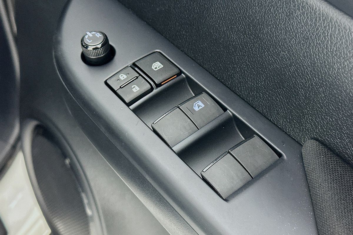 2024 Toyota HILUX SR GUN126R 4X4