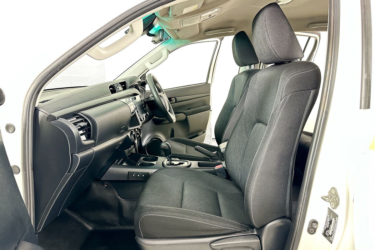 2021 Toyota HILUX SR (4x4) GUN126R FACELIFT 4X4