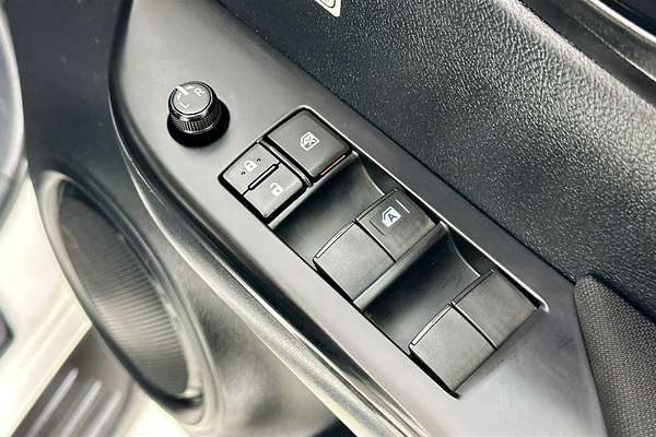 2020 Toyota HILUX SR (4x4) GUN126R FACELIFT 4X4