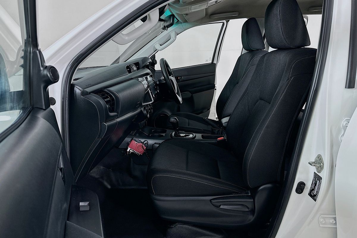 2021 Toyota HILUX SR (4x4) GUN126R 4X4