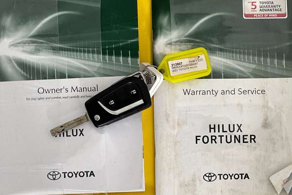 2021 Toyota HILUX SR (4x4) GUN126R FACELIFT 4X4