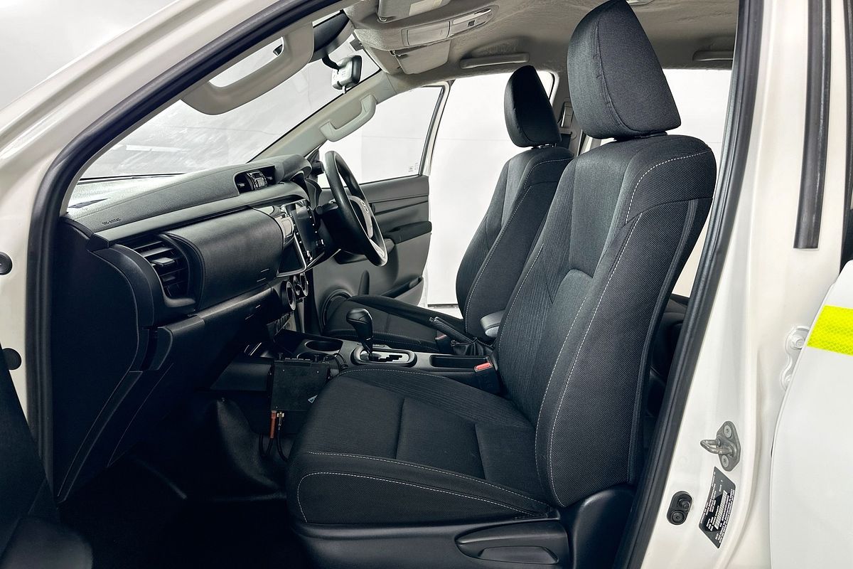 2021 Toyota HILUX SR (4x4) GUN126R FACELIFT 4X4