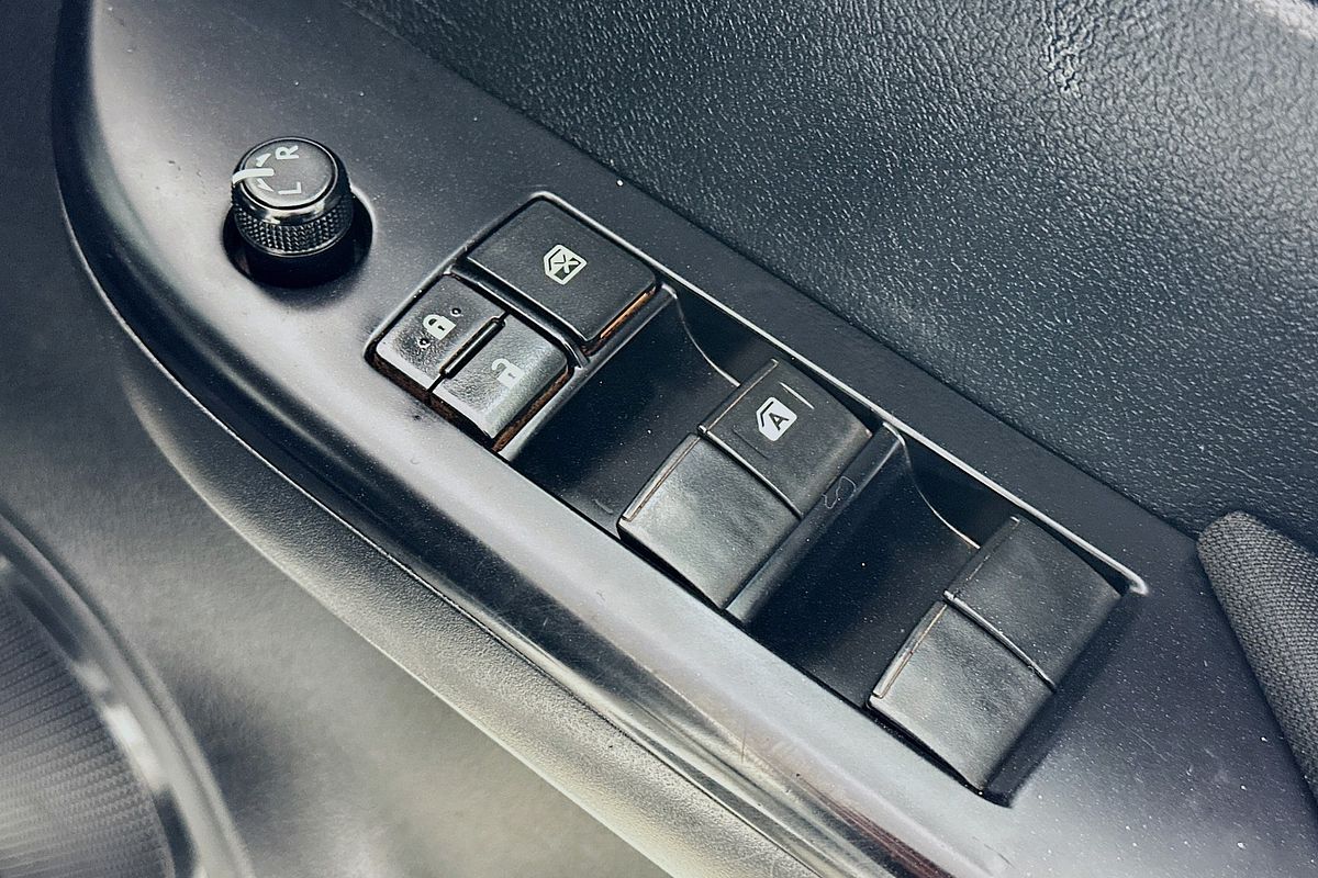 2019 Toyota HILUX SR (4x4) GUN126R MY19 4X4