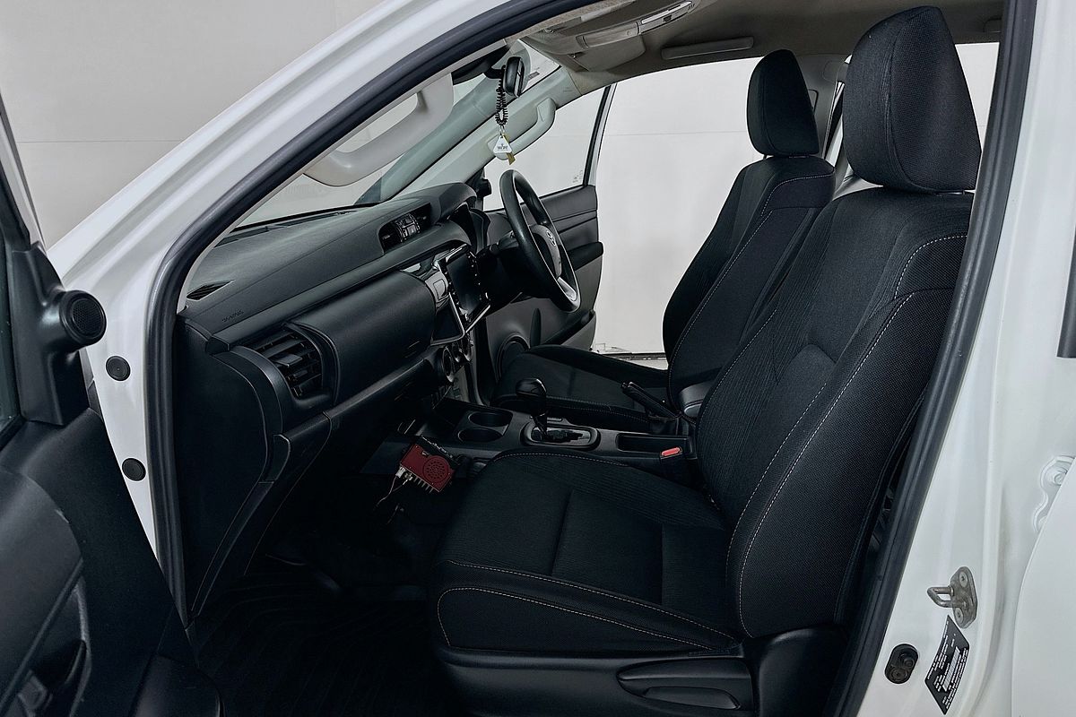 2021 Toyota HILUX SR (4x4) GUN126R 4X4