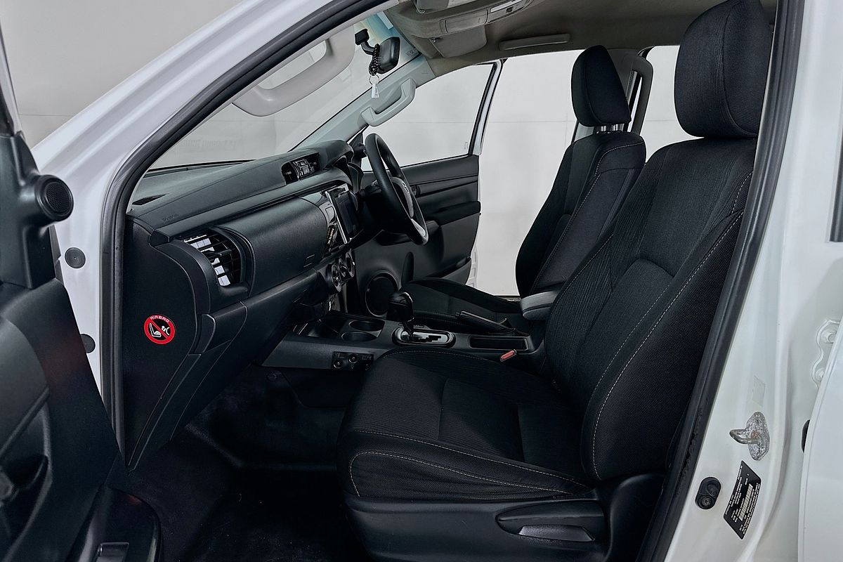 2019 Toyota HILUX SR (4x4) GUN126R MY19 4X4