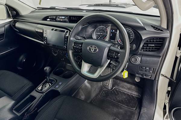 2020 Toyota HILUX SR (4x4) GUN126R FACELIFT 4X4