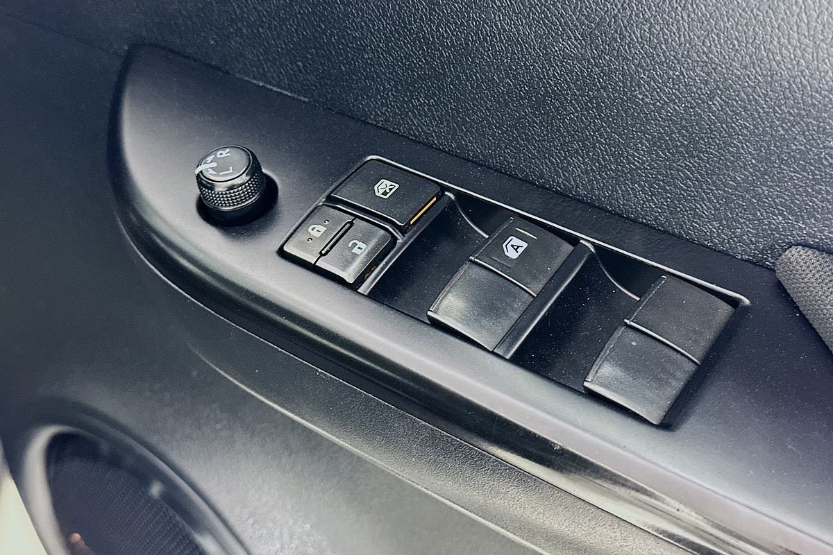 2019 Toyota HILUX SR (4x4) GUN126R MY19 UPGRADE 4X4