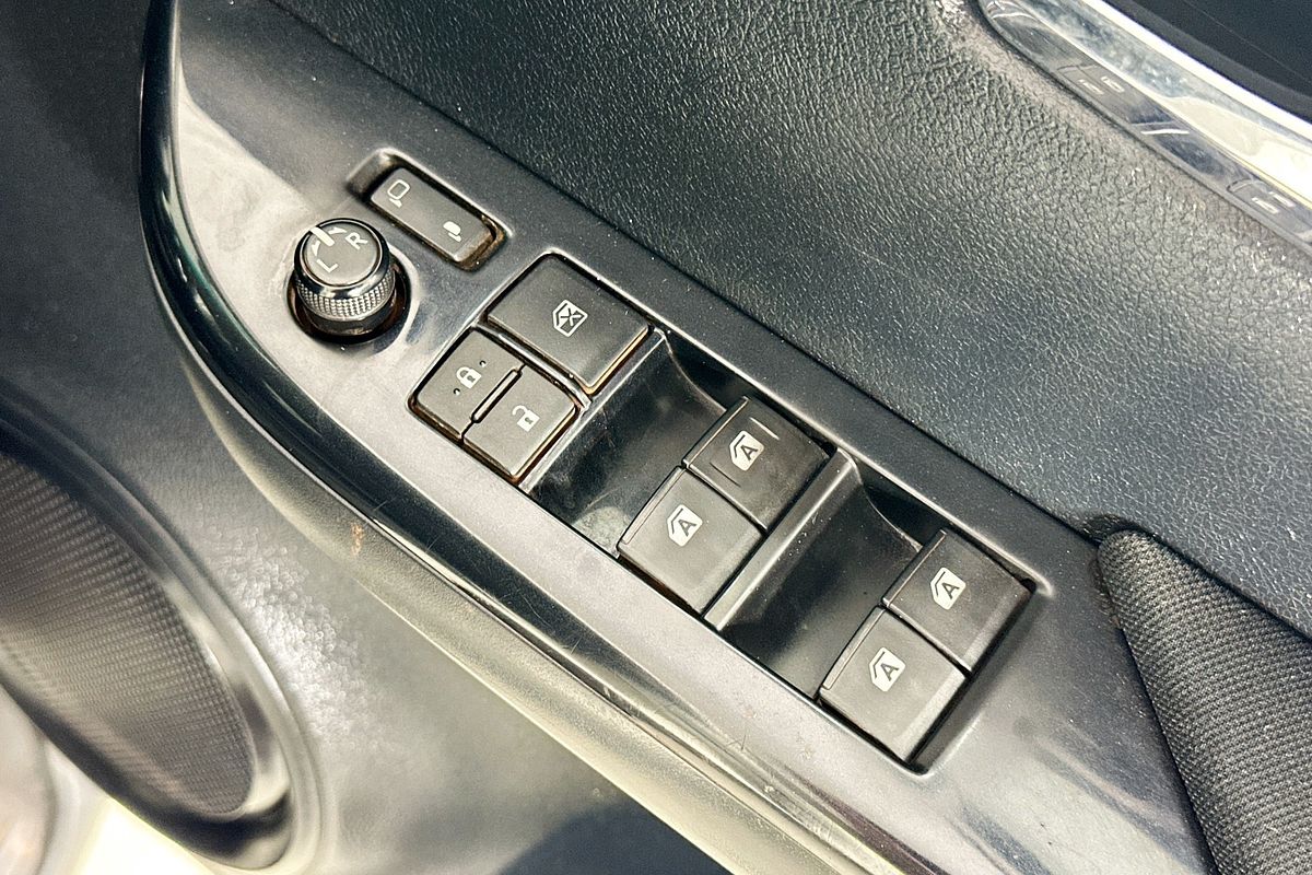 2021 Toyota HILUX SR5 (4x4) GUN126R FACELIFT 4X4