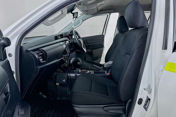 2021 Toyota HILUX SR (4x4) GUN126R FACELIFT 4X4