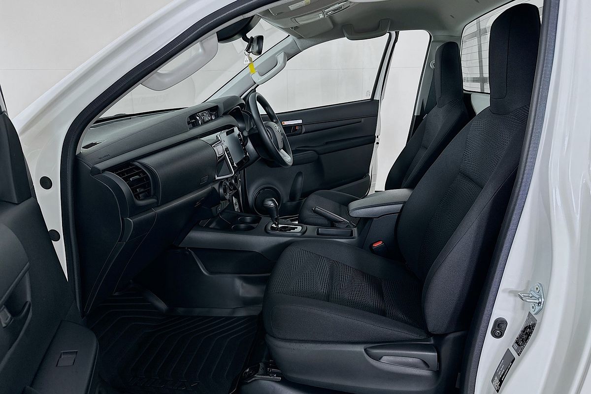 2024 Toyota HILUX SR (4x4) GUN126R 4X4
