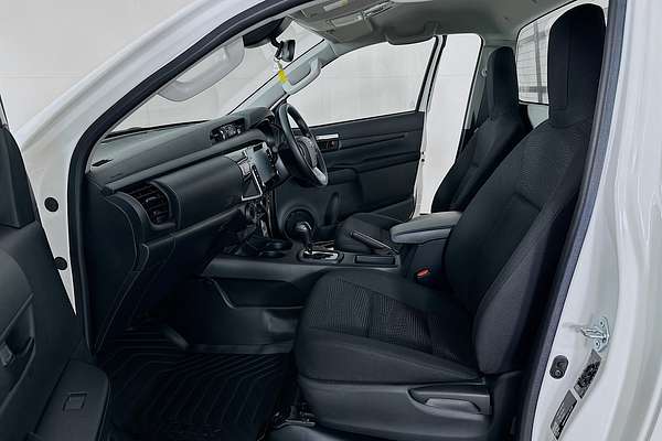 2024 Toyota HILUX SR (4x4) GUN126R 4X4