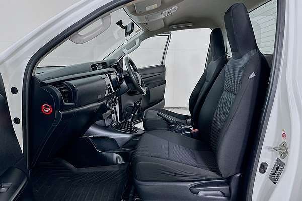 2017 Toyota HILUX WORKMATE GUN122R REAR WHEEL DRIVE