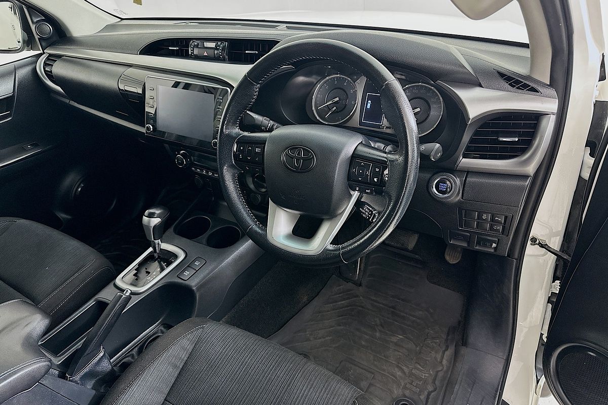 2020 Toyota HILUX SR5 (4x4) GUN126R FACELIFT 4X4