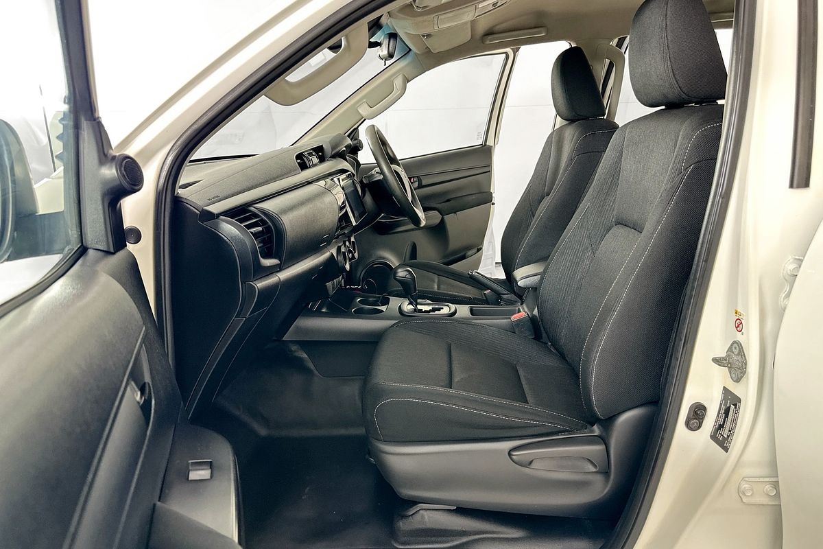 2019 Toyota HILUX SR (4x4) GUN126R MY19 4X4
