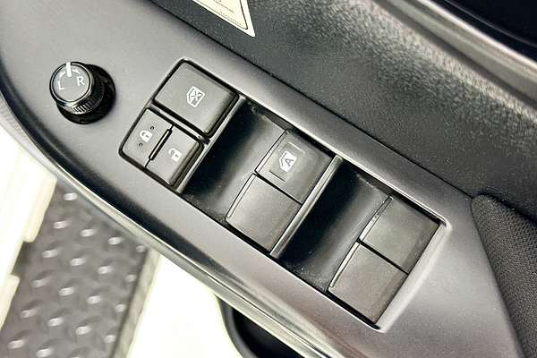 2020 Toyota HILUX SR (4x4) GUN126R FACELIFT 4X4